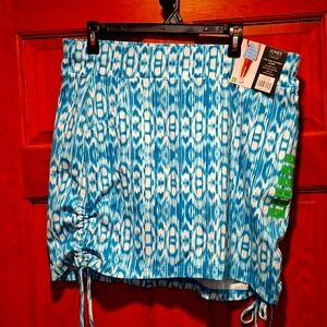Jones New York side ruched skort. Blue and white size large.
